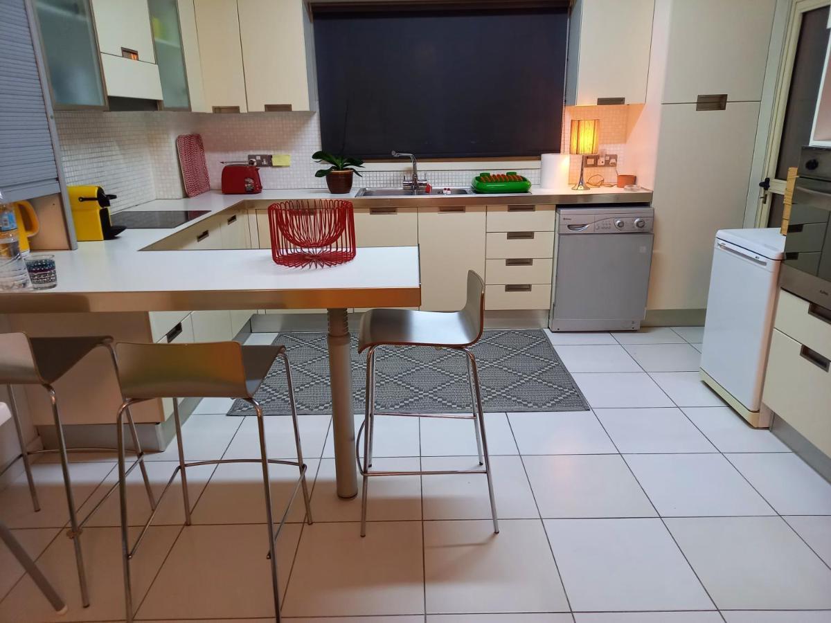 Seaside Spacious Apartment With Sea View Лимасол Экстерьер фото