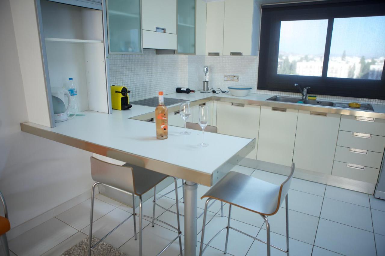 Seaside Spacious Apartment With Sea View Лимасол Экстерьер фото
