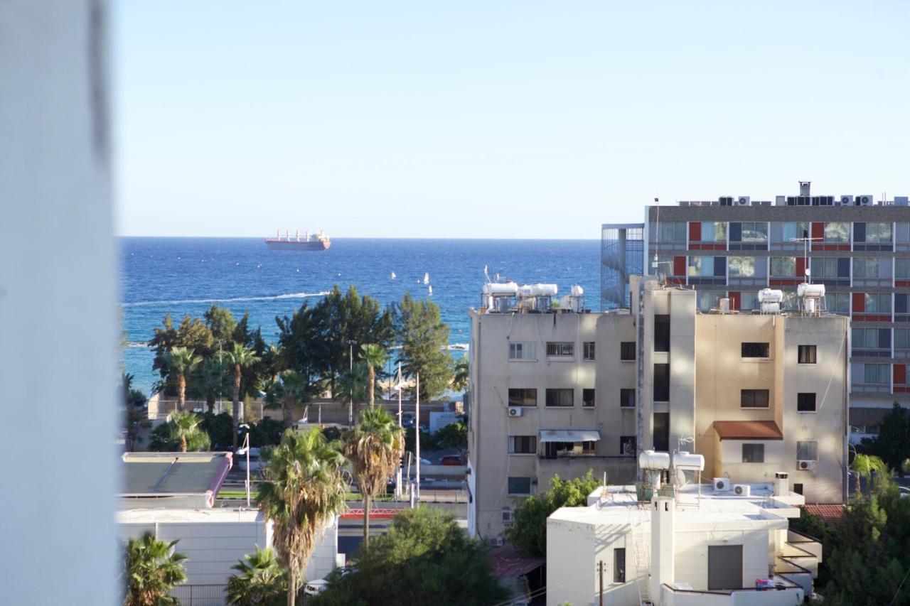 Seaside Spacious Apartment With Sea View Лимасол Экстерьер фото
